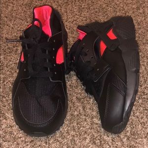 Nike Huaraches (pretty much new!)